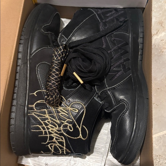 Nike SB Dunk High Pro Black and Gold - Picture 6 of 6